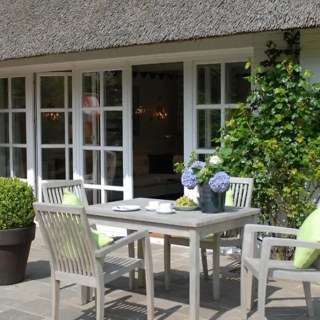 Holiday home Loerkiwai 9 *